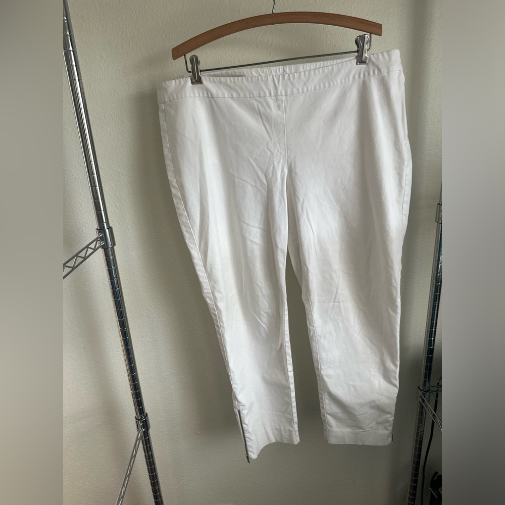 EILEEN FISHER Cream Cropped Pants.